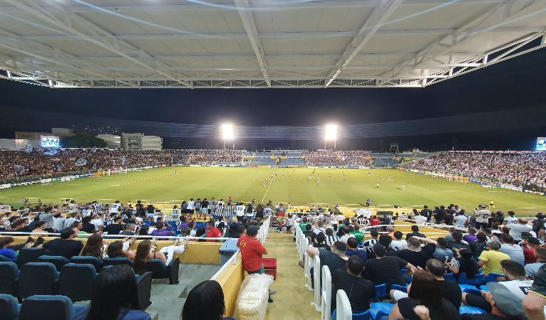 foto do campo do estádio Presidente Vargas 
